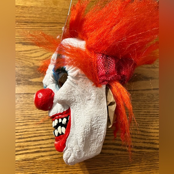 Clown Mask - Picture 3 of 12